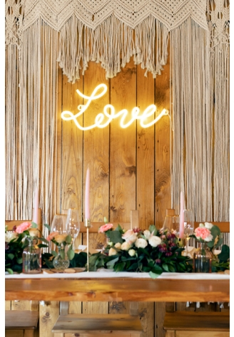 Neon LED Love – Romantisch Licht voor je Bruiloft