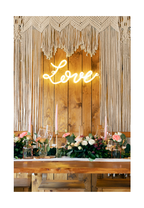 Neon LED Love – Romantisch Licht voor je Bruiloft