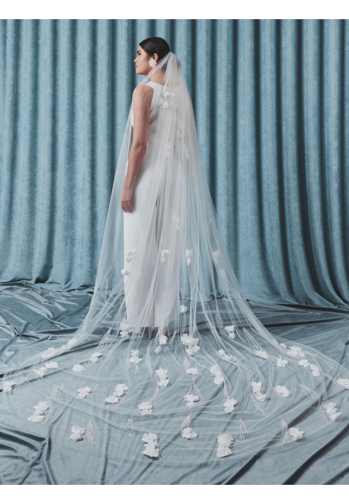 S75516-300-1 sluier met 3D bloemen en pareltjes ()