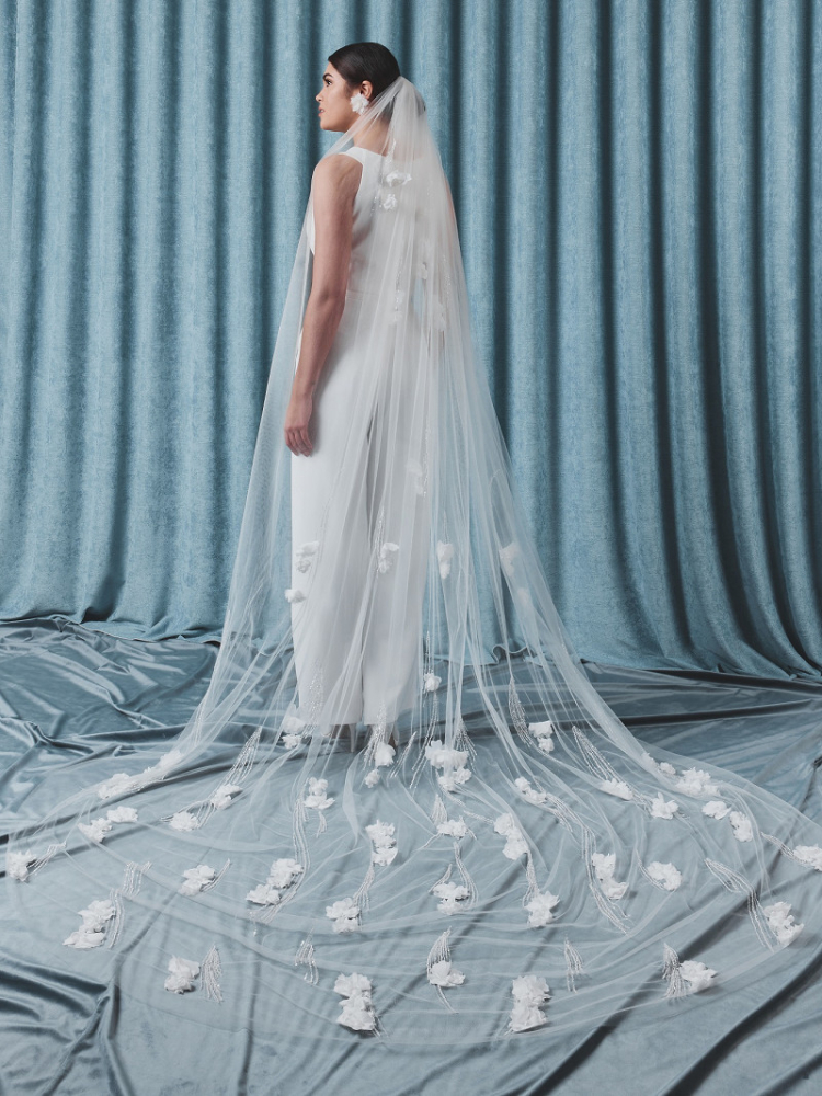 S75516-300-1 sluier met 3D bloemen en pareltjes main product photo